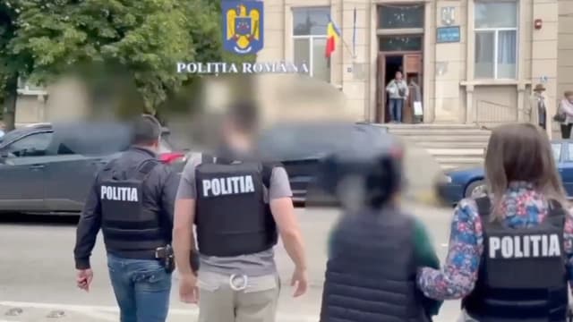 Hoții care au furat 120.000 de lei din autobuzele din Bacău arestați! Unul prins în flagrant – UPDATE exploziv în cazul furturilor din buzunare.